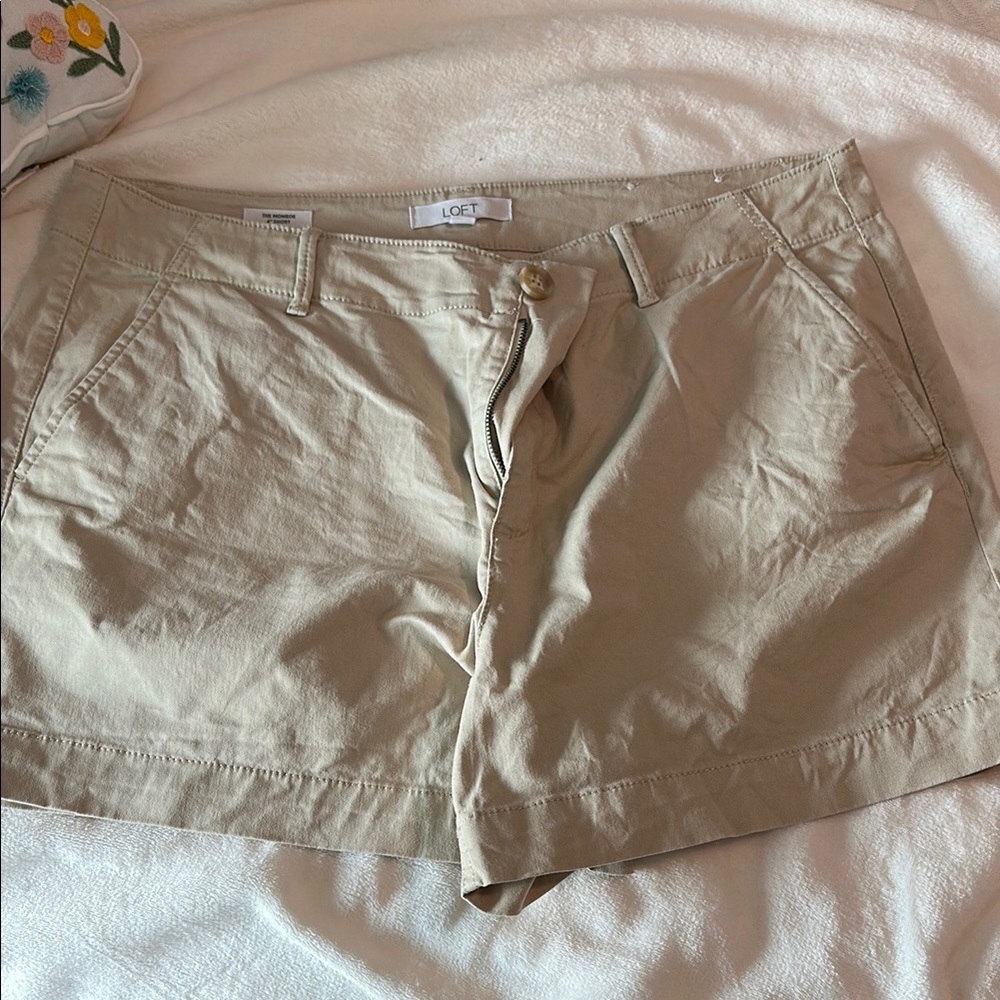 LOFT Women's Tan Shorts